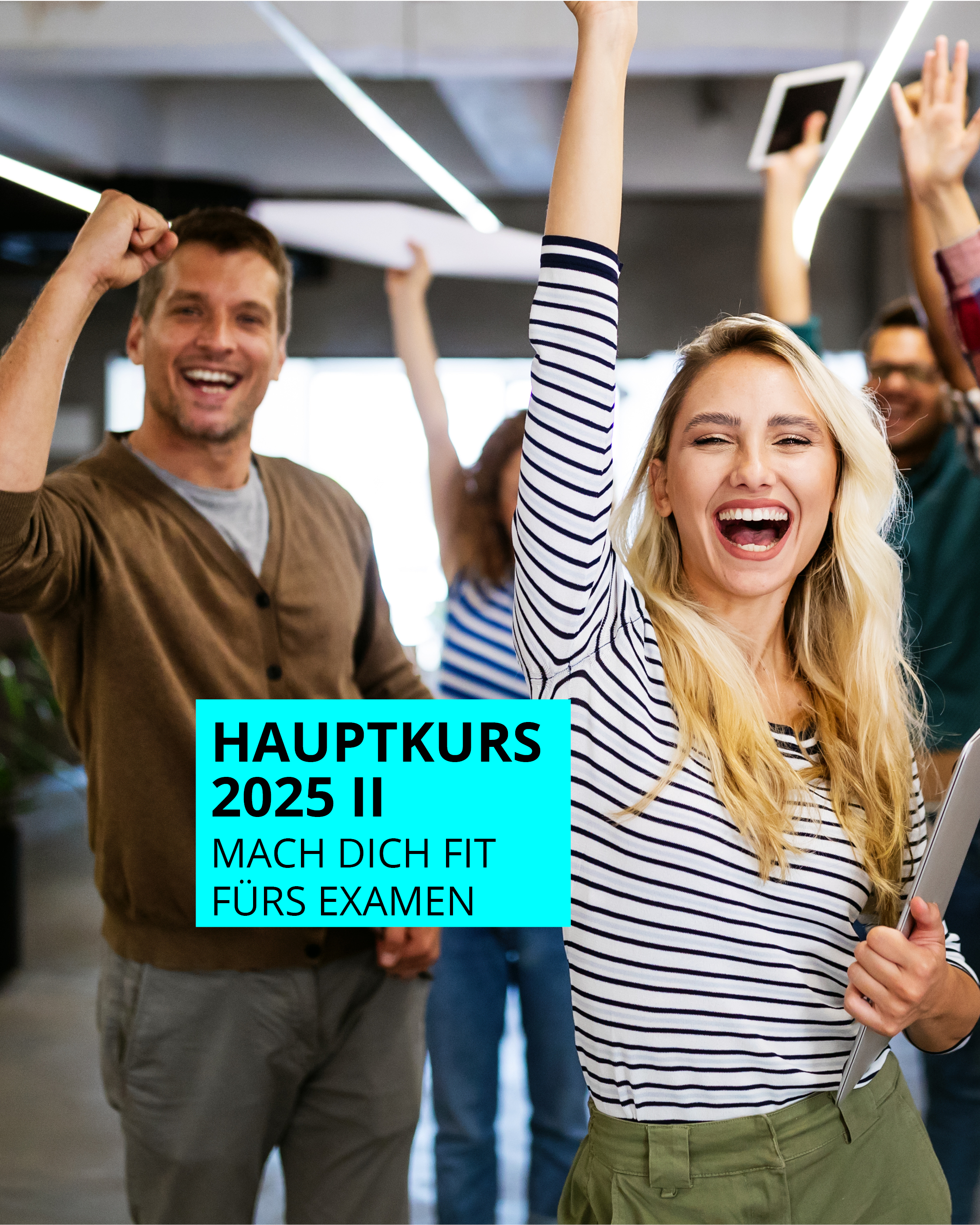 Juristischer Kursraum mit Laptops